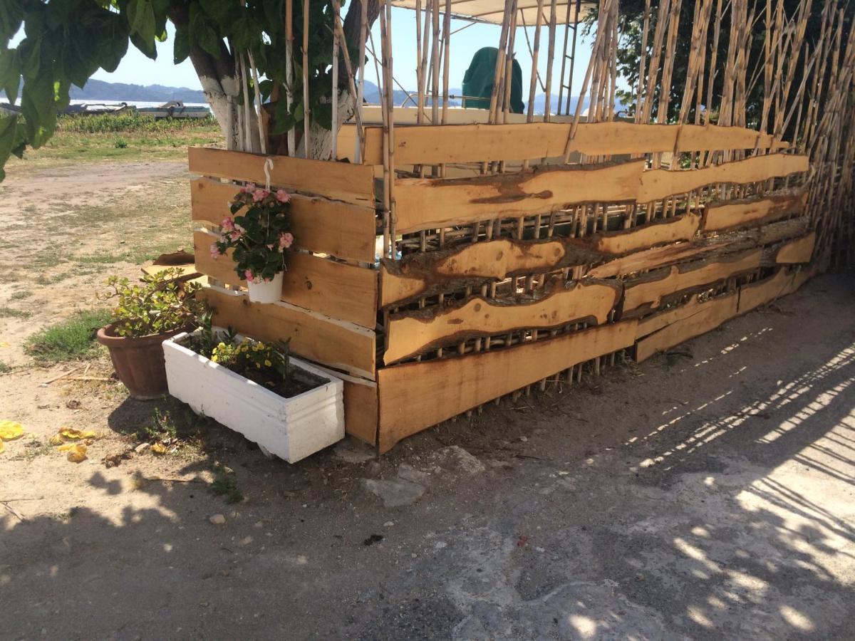 Petrakis Beach Lefkími Kültér fotó