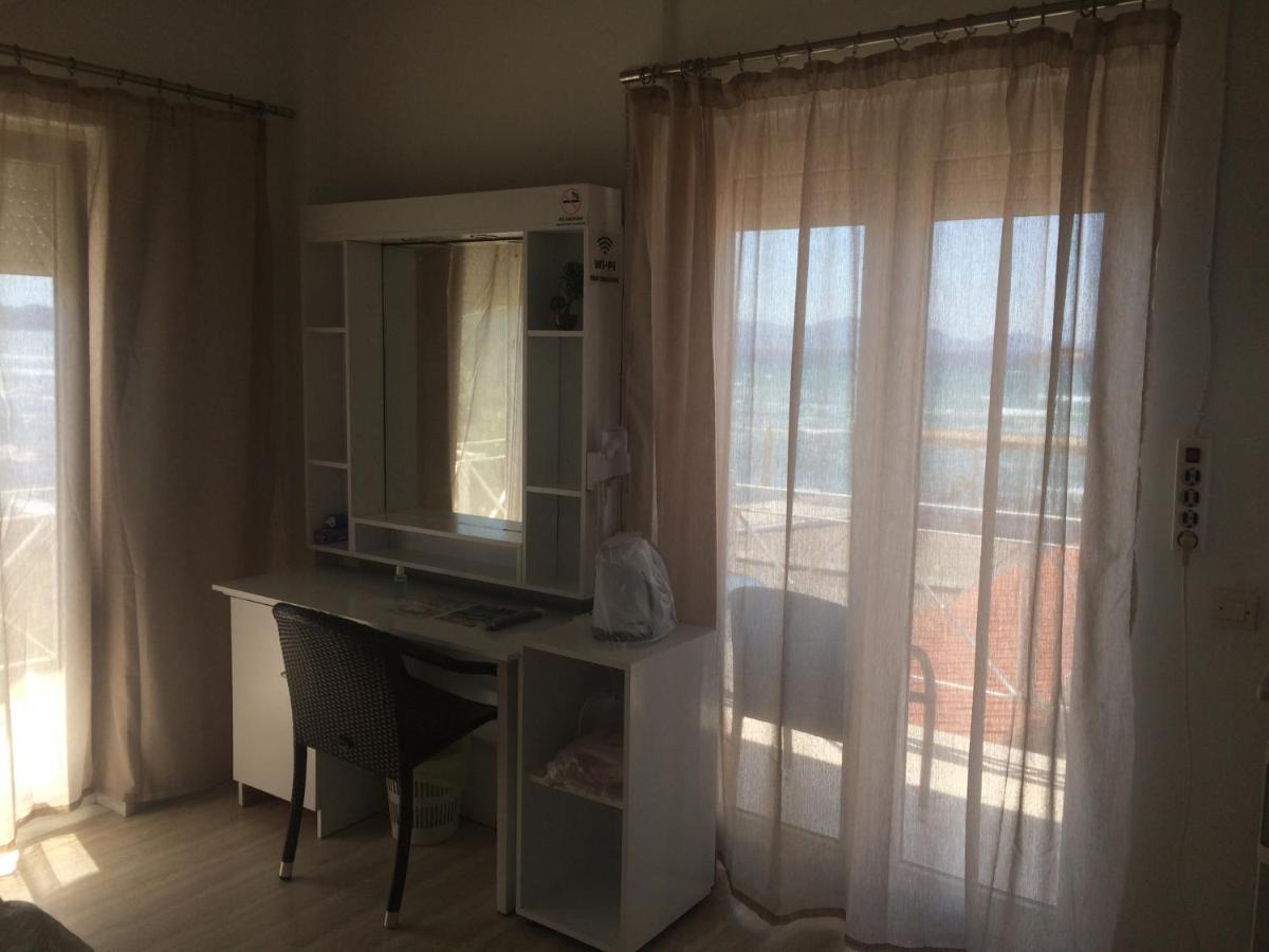 Petrakis Beach Lefkími Kültér fotó
