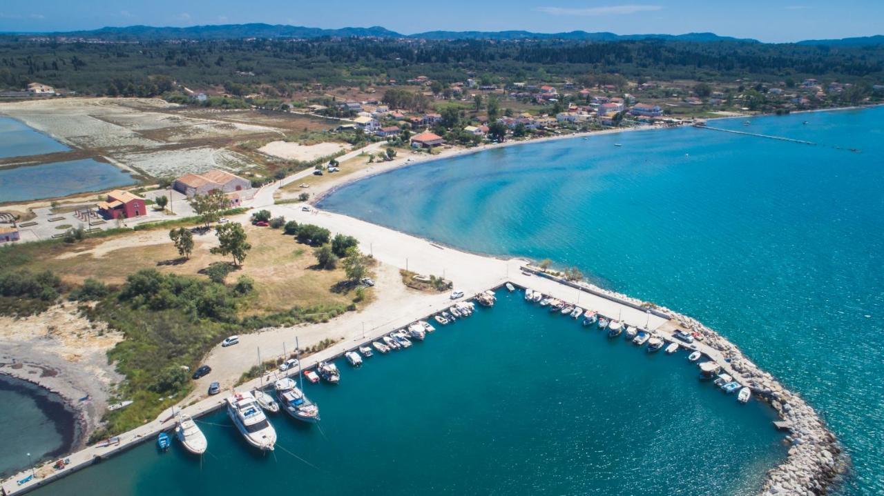 Petrakis Beach Lefkími Kültér fotó